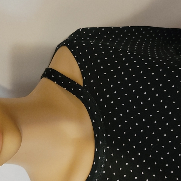 Michael Kros cold shoulder shirt medium - Picture 3 of 5
